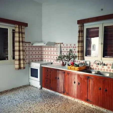 Artemonahi Traditional Cosy House *