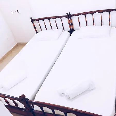 Artemonahi Traditional Cosy House Hébergement de vacances