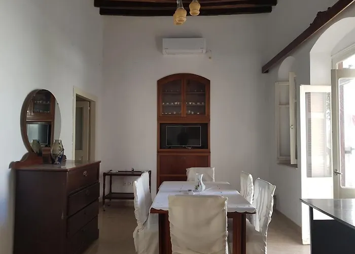 Дом отдыха Artemonahi Traditional Cosy House Артемон